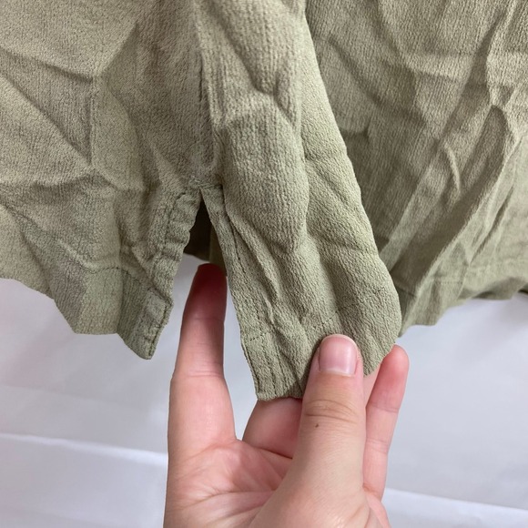 Cherokee women's brownish green lightweight v-neck sleeveless split hem blouse - Picture 4 of 6